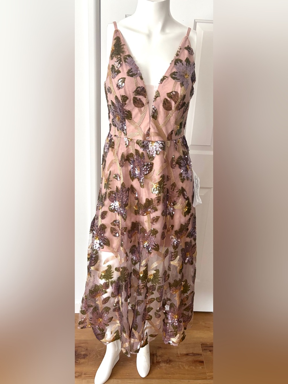 NWT . Dress the population Floral Sequin Maxi Dress with V-Neck gorgeous formal.